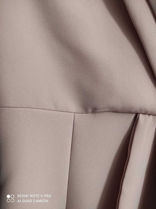 Rochie roz pudra de lungime medie