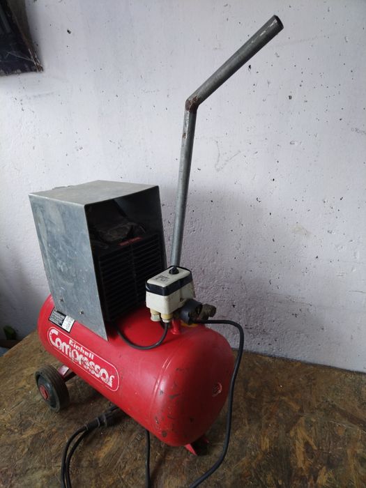 Маслен компресор 250W бутилка с обем 25 литра/ дебит 220 л./м. 
Оборуд