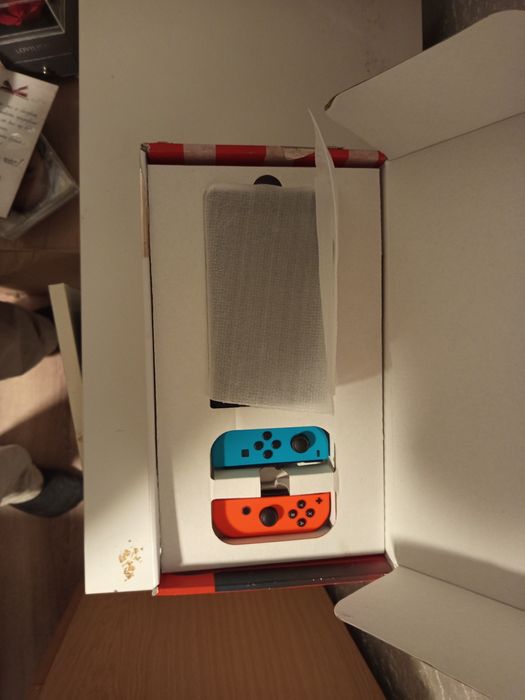 Nintendo Switch – отлично състояние + 3 игри