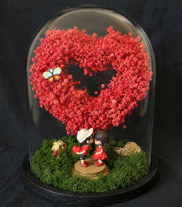 Cupolă decorativă cu flori criogenate și licheni naturali