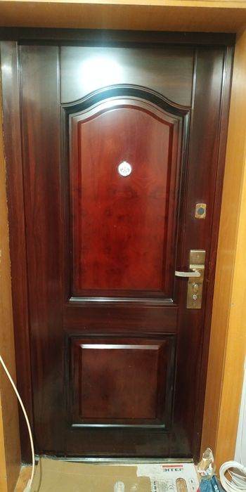 Продам входную дверь