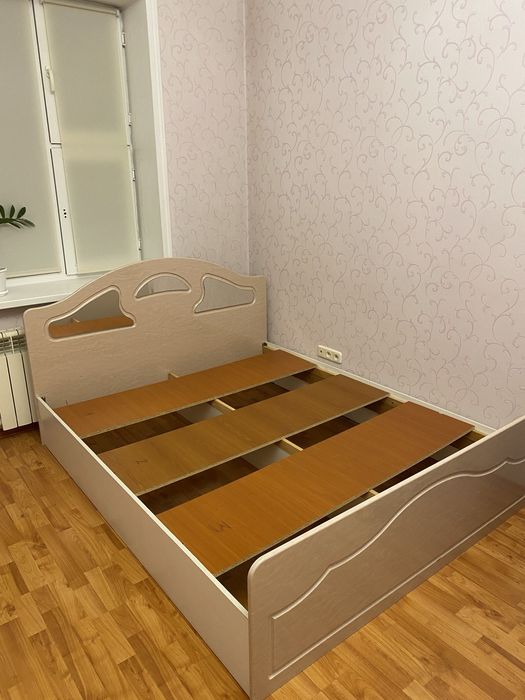 Продам двуспальную кровать
