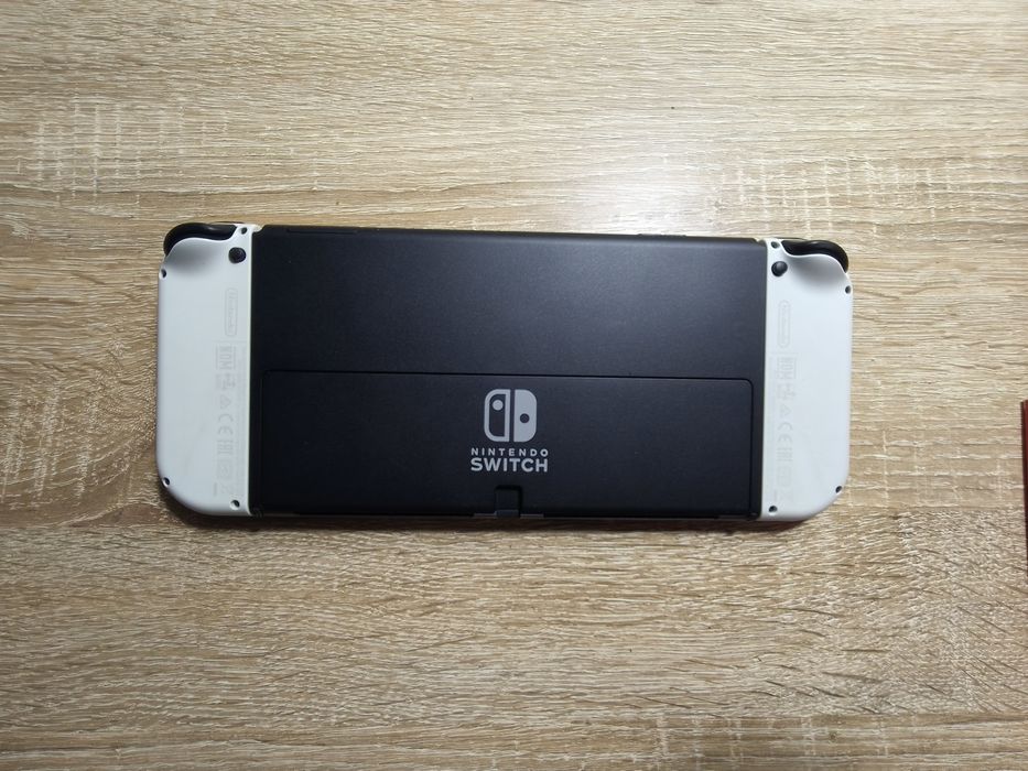 Nintendo switch oled white cu 4 jocuri și gentuțe +CADOU o gentuța cu
