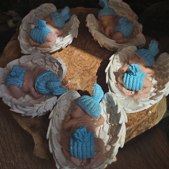 ~Бебенце върху възглавница или крило~Подарък за гости~Ръчна изработка~