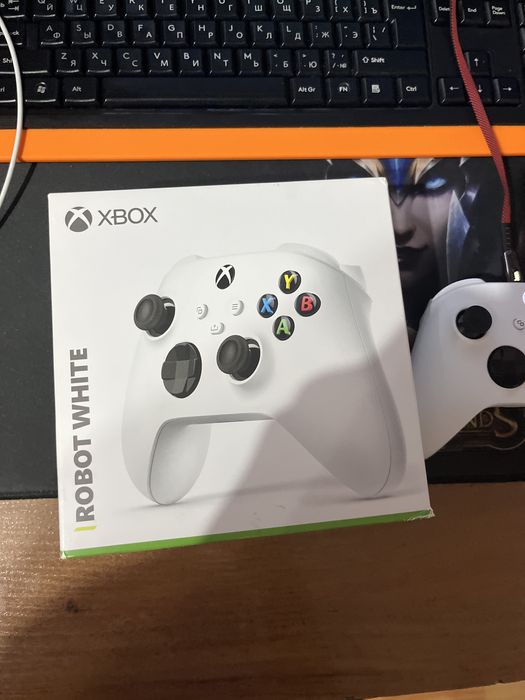 Xbox геймпад цветом robot white