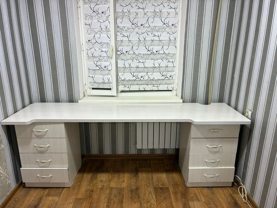 Продам стол в хорошем состояние