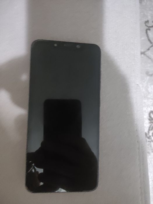 Xiaomi poco f1 6 озу / 64 внутренней