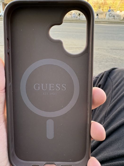 Vand husa guess iphone 16