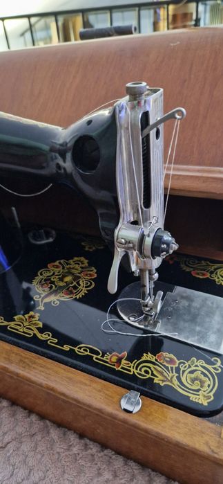 Старинна шивашка машина