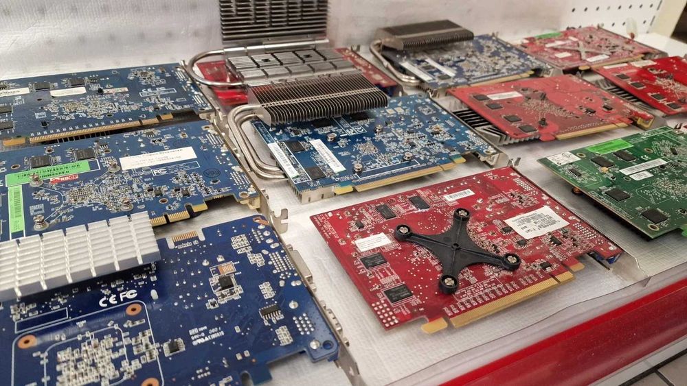 9 броя рабоотещи PCI-E РЕТРО видеокарти - РАЗЧИСТВАНЕ