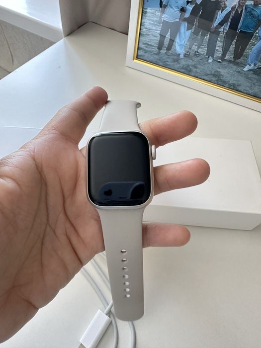 Apple watch series 8, 41mm. Aluminim starlight