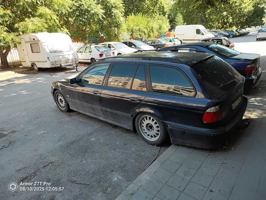 Продавам два автомобила BMW 528