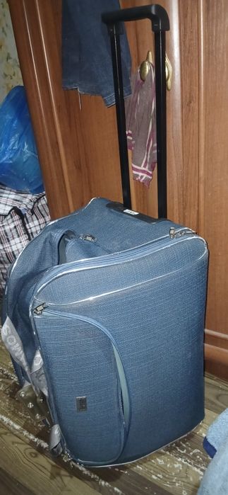 Продаю сумку на колеса