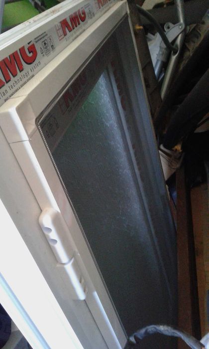 Пвц прозорец за баня двоен стъклопакет нов