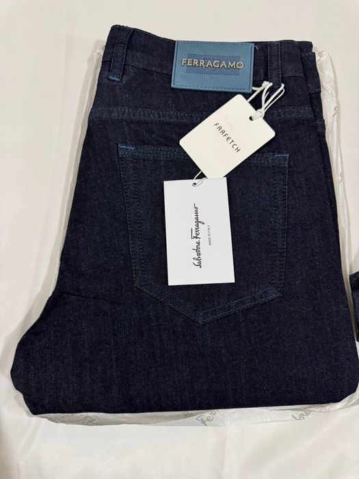 Salvatore Ferragamo (в комплекте фирменные бирки, на одной из моделей