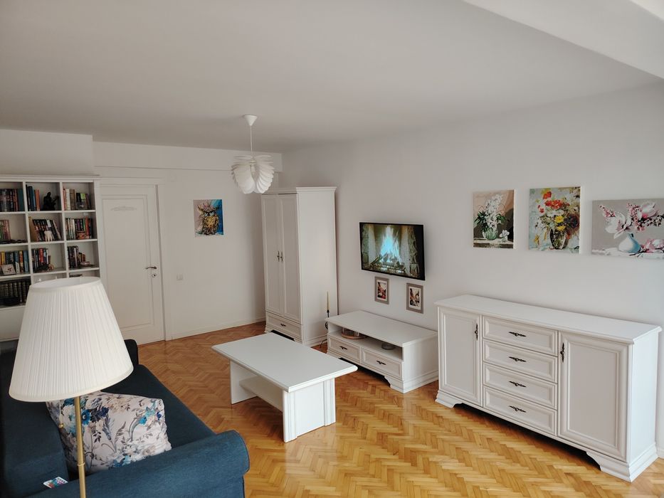 Vand apartament doua camere la curte