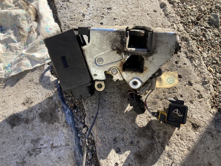 Замок правой двери бмв е36 купе