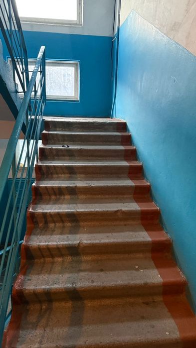 Продам 2 к в 20 мкр улучшенной планировки 2/5