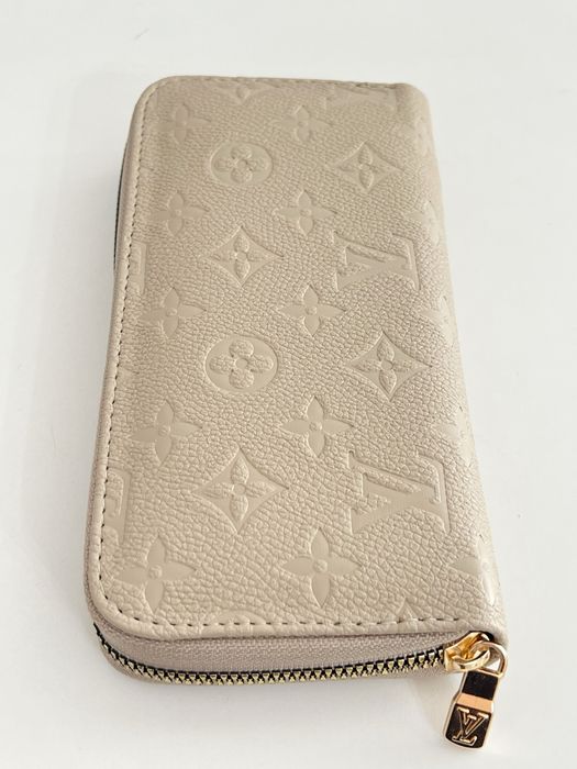 Portofel superb Louis Vuitton, crem, nou