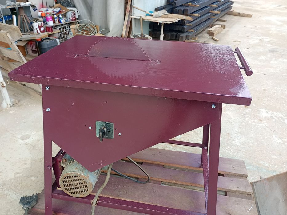 Продавам цинколяр