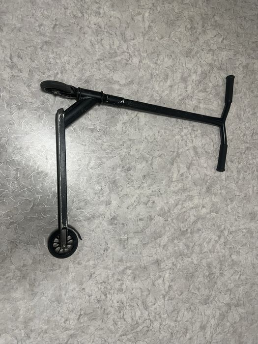 Продам самокат Б/У