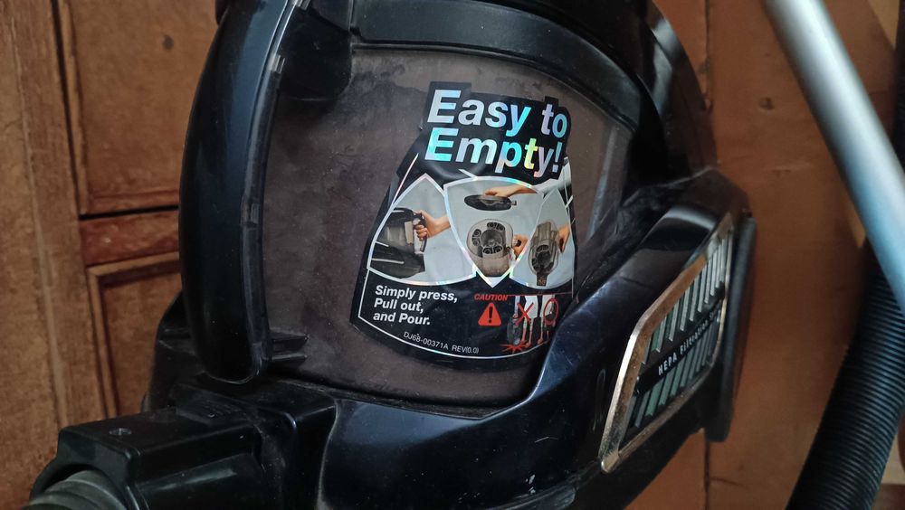 Пылесос Samsung.  1800W  HEPA фильтр