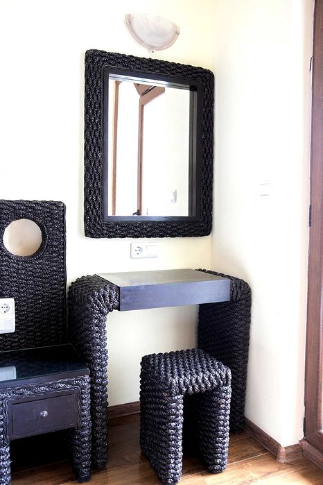 4 различни сета тоалетка с огледало – естествен ратан