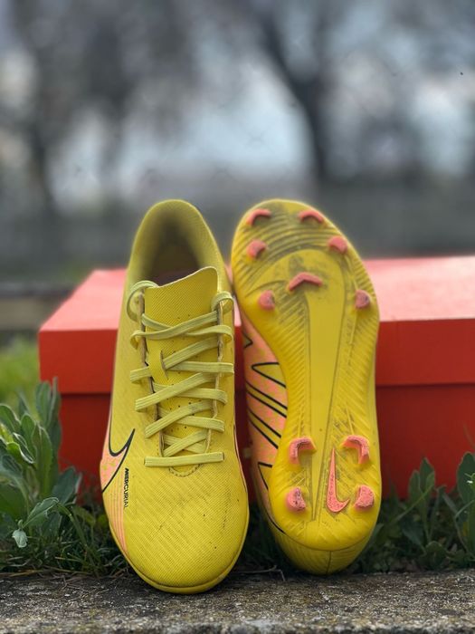 Nike Mercurial Vapor 15
Размер- 36- 23см
Цена- 110лв