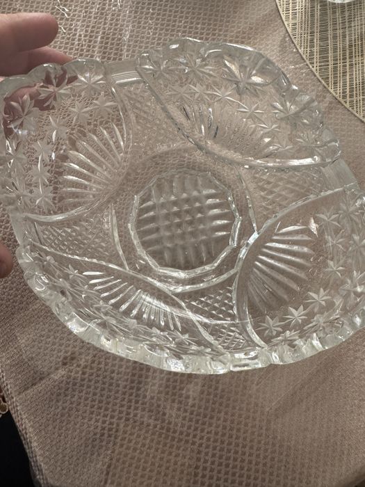 Хрустальные вазы.