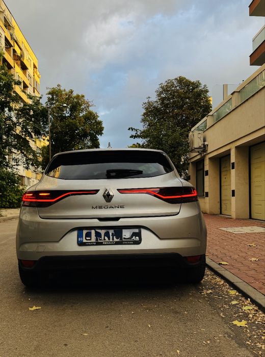 Продавам Рено Меган