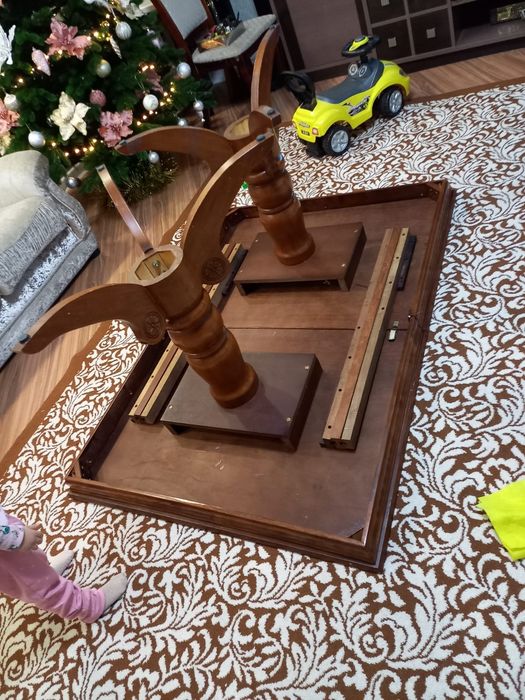 Шикарный стол в гостинную