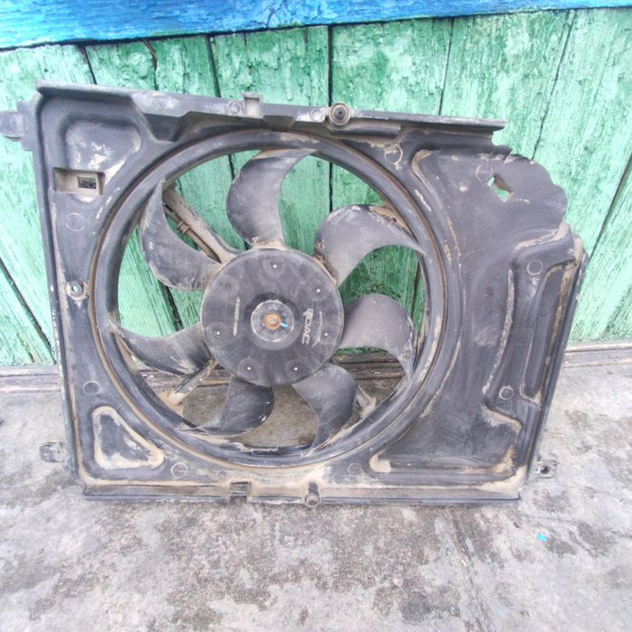 Продам б/у диффузор радиатора охлаждения писать на Ватсап