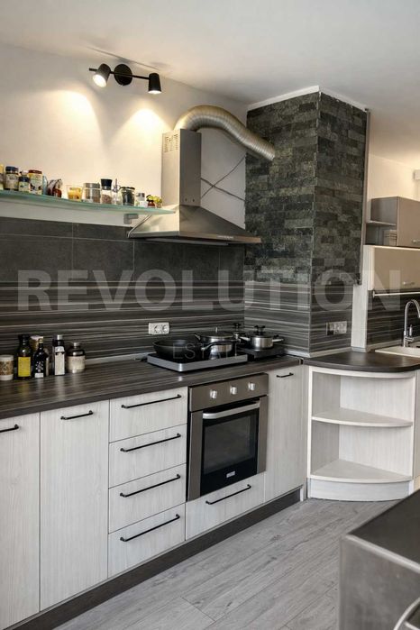 Четиристаен апартамент в ж.к. Дървеница