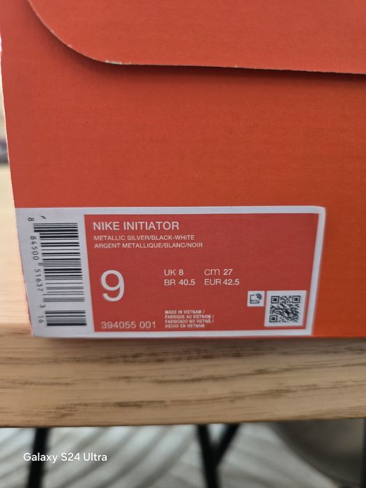 Adidași.    Nike