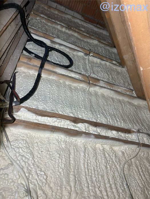 Izolații cu spumă poliuretanică premium-IZOMAX(mansarde,poduri,hale)