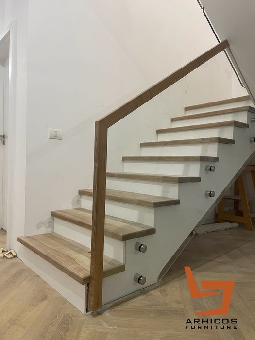 Scari interioare din lemn