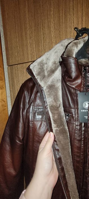 Продам куртки новые