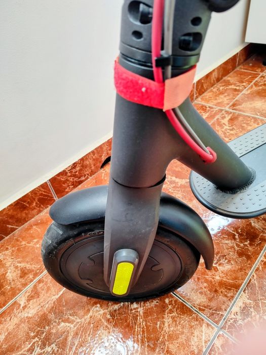 trotineta electrică Xiaomi M365, rulaj 1380 km, viteza 25km/h