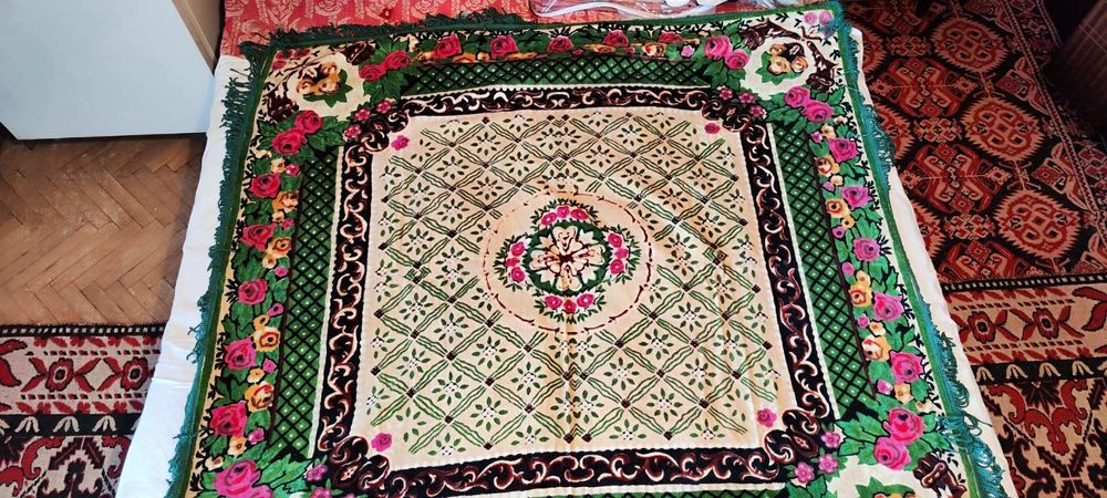 Бродирани възгавници,шевици