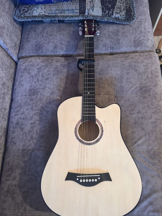 Гитара акустическая