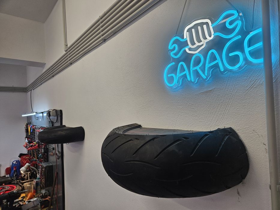 Уникална Мото Стойка / Органайзер от Реална Мото Гума – Ръчна Израб