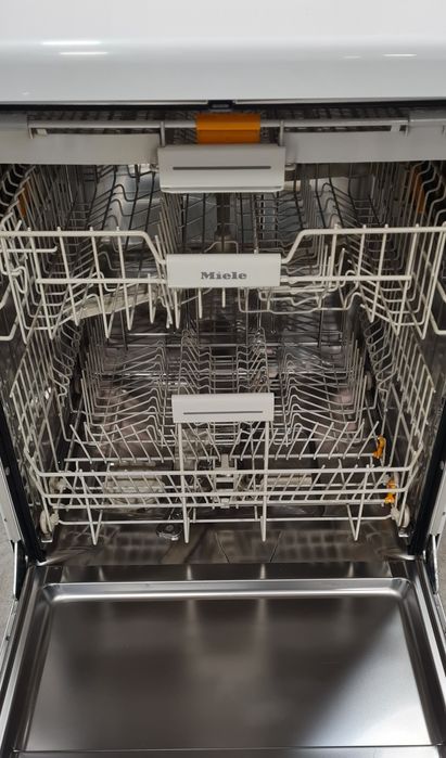 КАТО НОВА Свободностояща  Съдомиялна 60см Miele  14к-та А+++