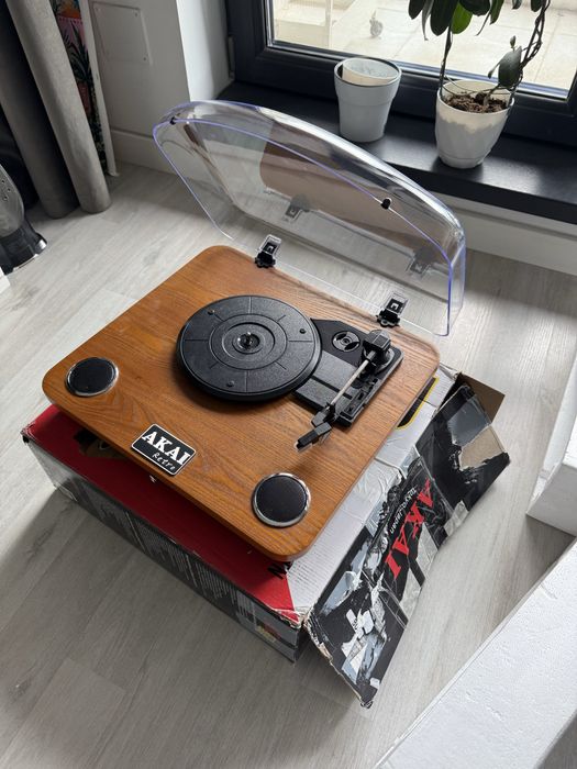 Pick-up AKAI ATT-11BT NOU - stereo - difuzoare incorporate - Bluetooth - RCA - USB - SD Card