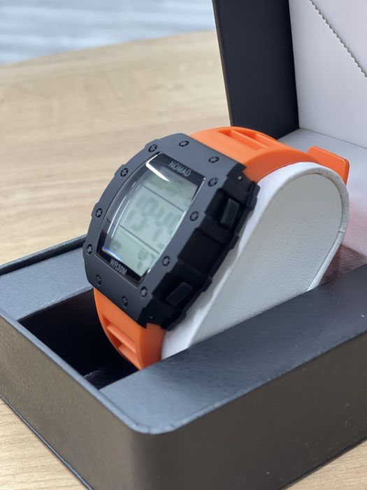 Часы наручные.