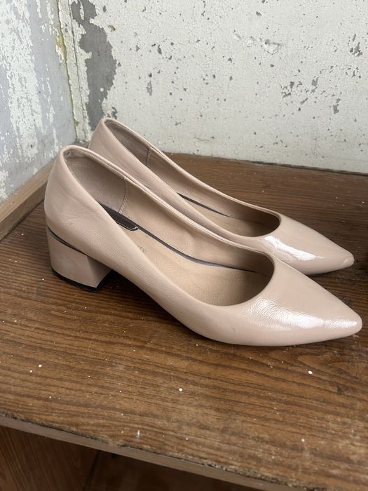 Туфли продам бежевые