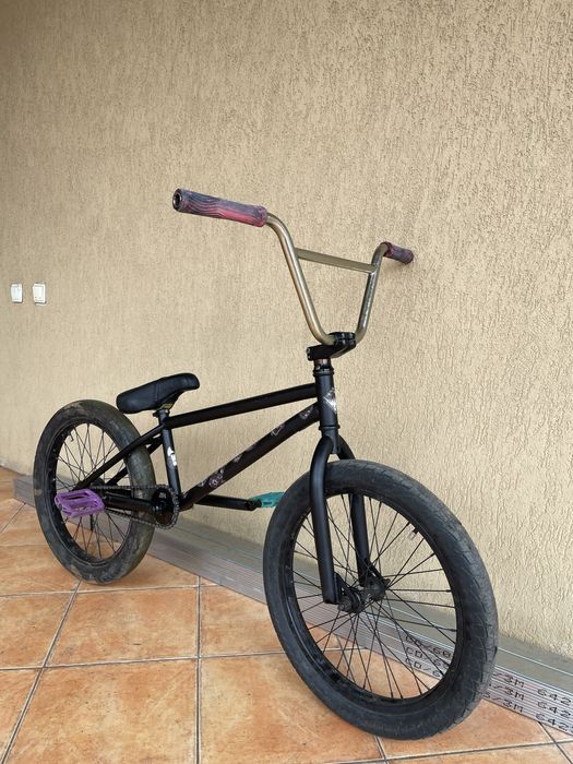 Vând Bicicleta Bmx Custom