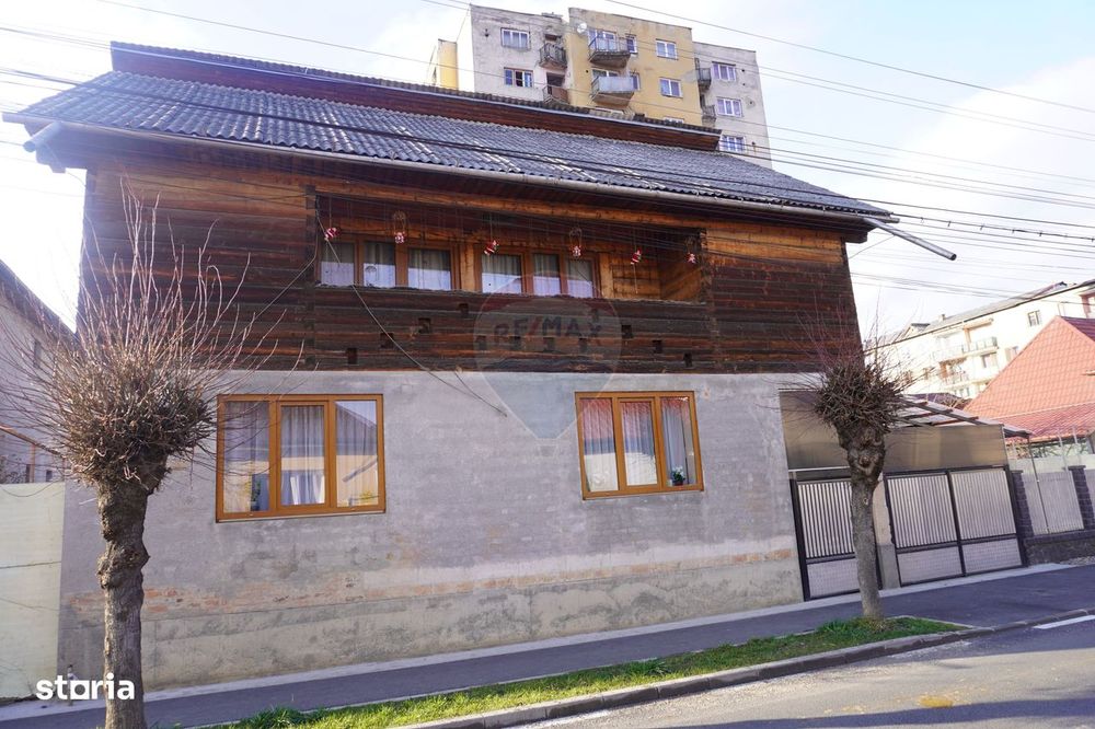 Casă cu 6 camere, DE VÂNZARE, str. Eroilor