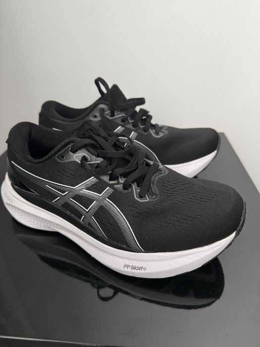 De vanzare adidasi asics
