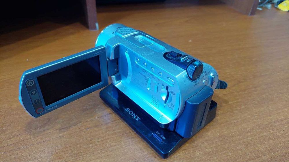 Цифровая видеокамера SONY DCR-SR200 c памятью 40 ГБ