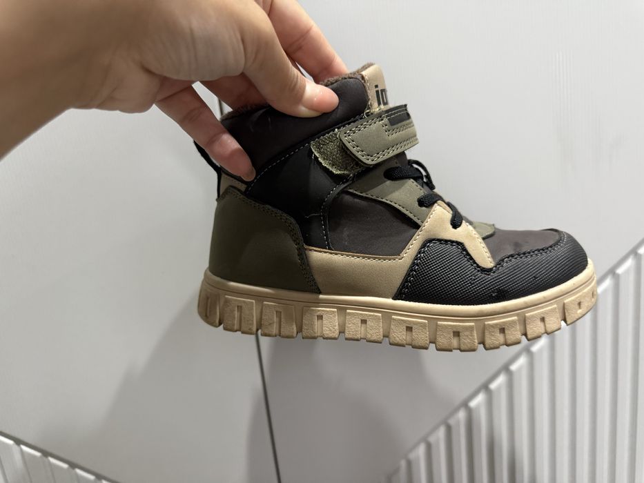 Продам детскую обувь